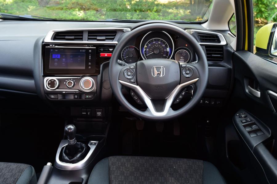  Honda Jazz 2015 года  (UK) (фото 15 из 19)